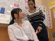 島國女歡女愛在學園互舔乳頭